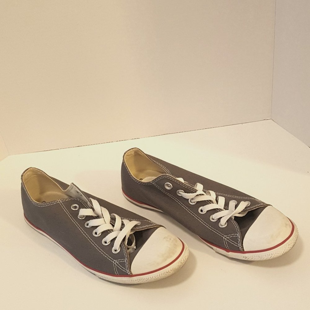 Converse  unisex sneaker.